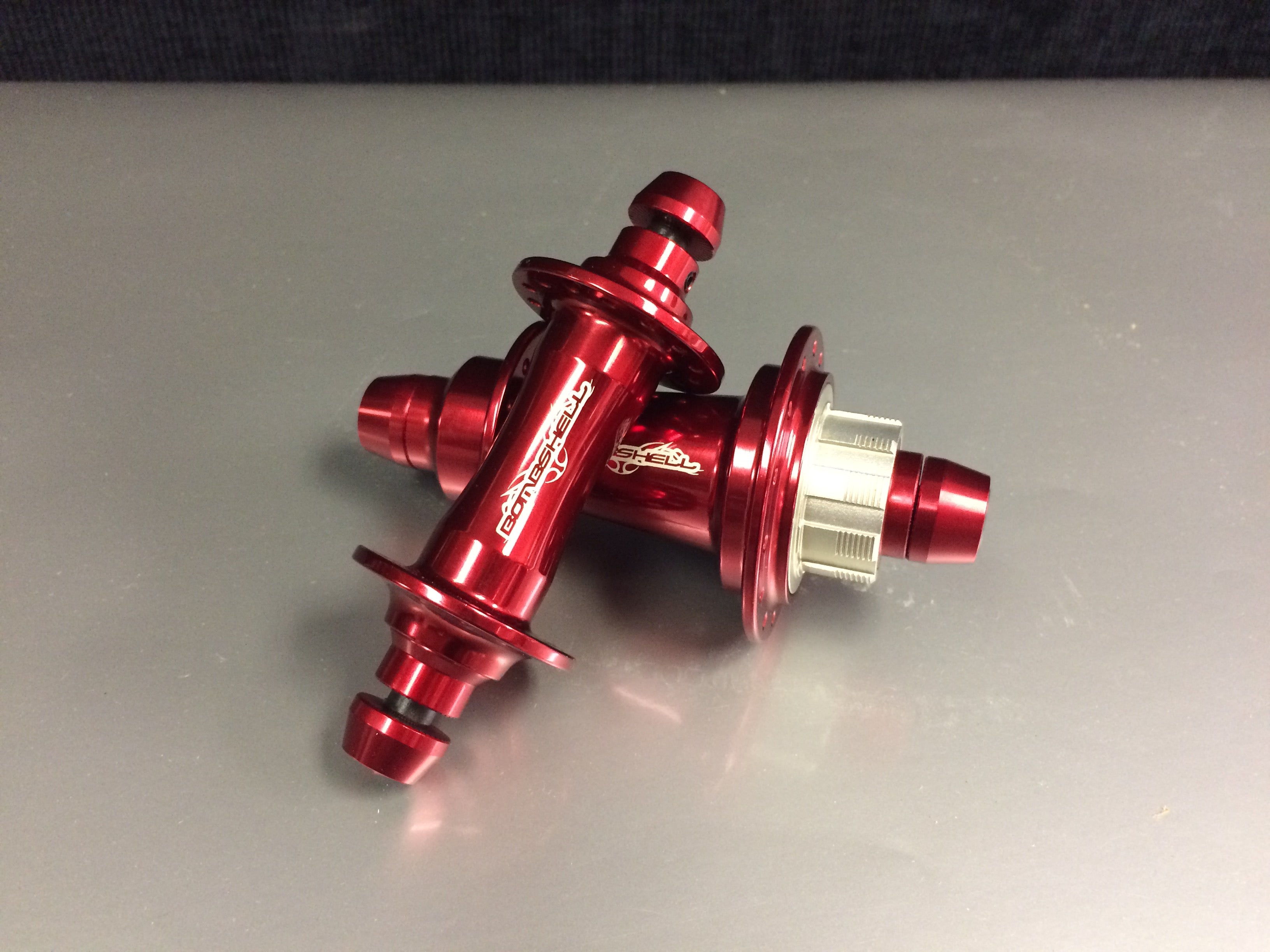 【あすつく】 – Bicycles J&R at Set-28H-Red Hub Bombshell J&R Inc. Bicycles, パーツ